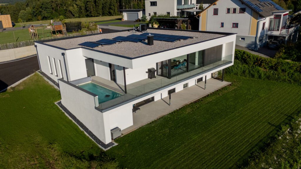 Einfamilienhaus mit Infinity-Pool – Individuell geplant