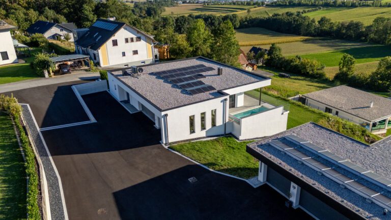 Einfamilienhaus mit Infinity-Pool – Individuell geplant