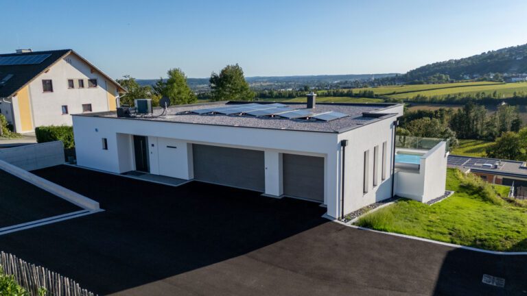 Einfamilienhaus mit Infinity-Pool – Individuell geplant
