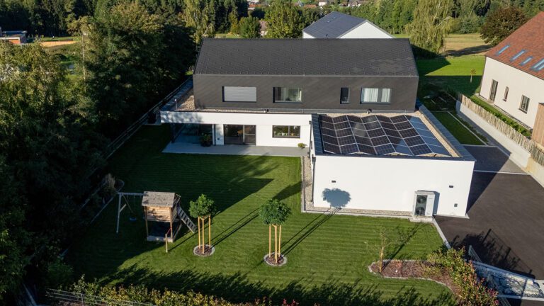 Individuelles Einfamilienhaus mit Ausblick & Präzision