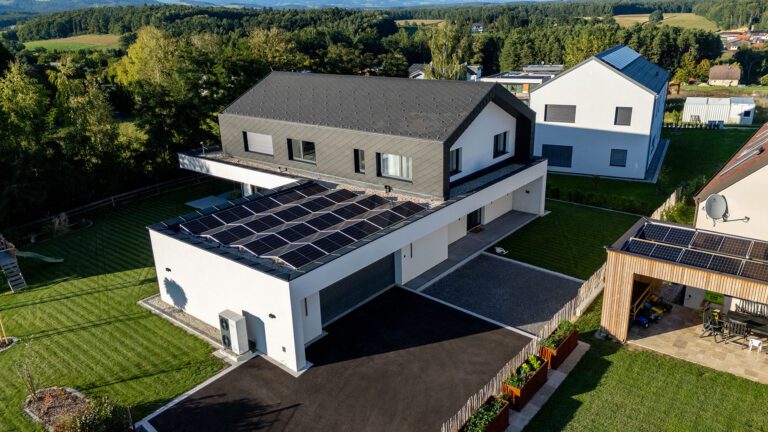 Individuelles Einfamilienhaus mit Ausblick & Präzision