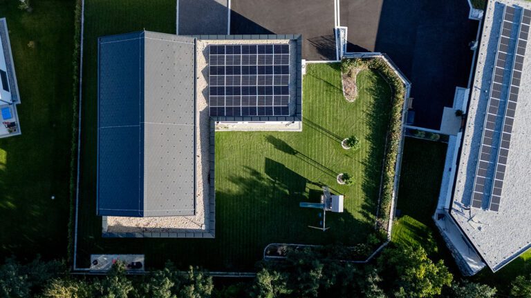 Individuelles Einfamilienhaus mit Ausblick & Präzision