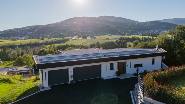 Individuelle Einfamilienhäuser am Hang: präzise Planung, Visualisierung und Baukoordination für effiziente, hochwertige Architektur mit Panorama. Top.